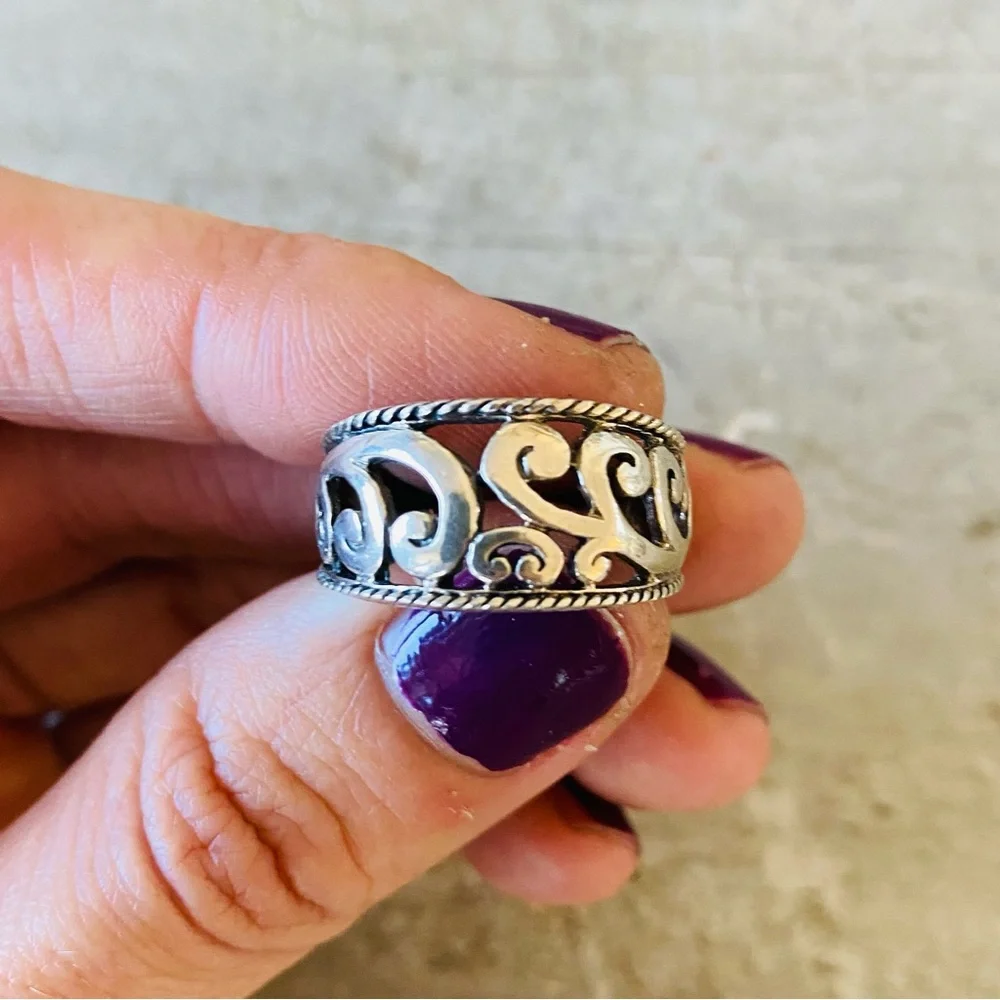 ♥️ Artisan ♥️ Vintage Sterling Silver Floral Ring - Picture 1 of 13